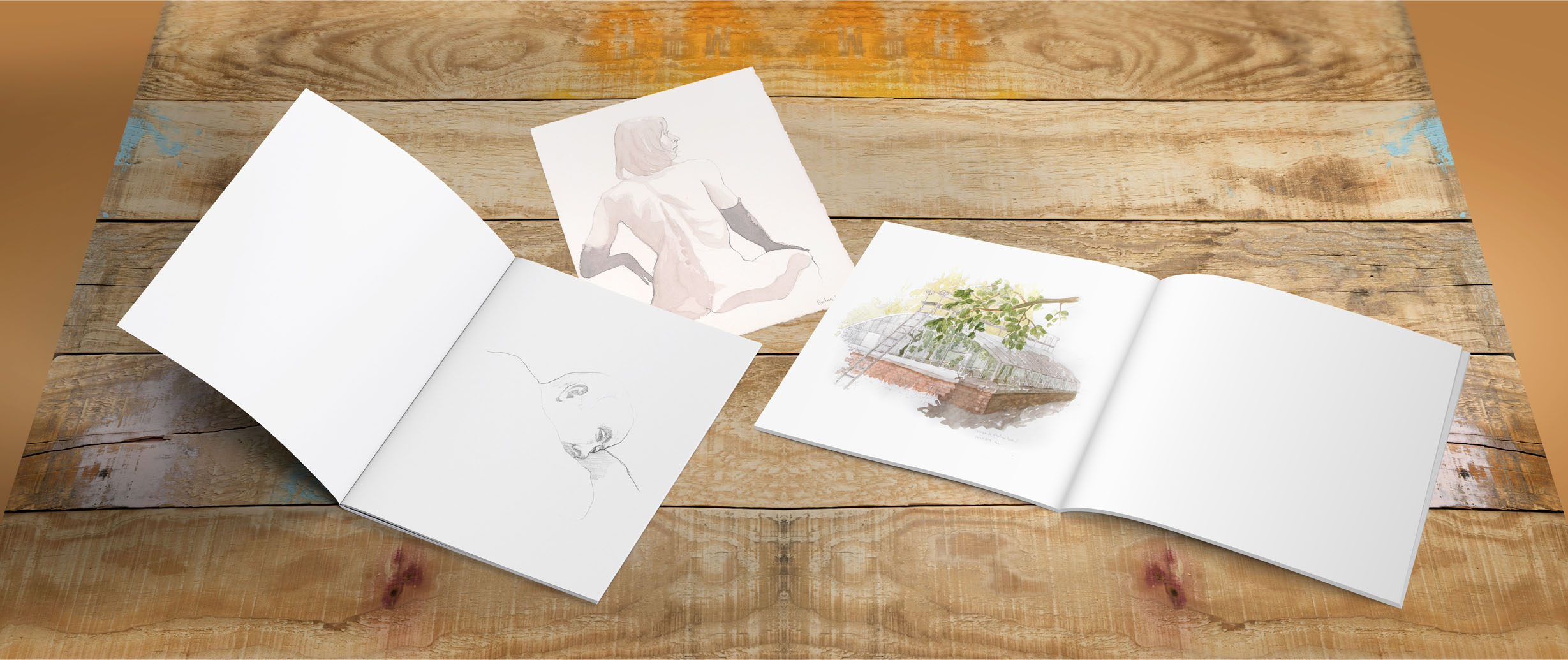 dessins posés sur une table