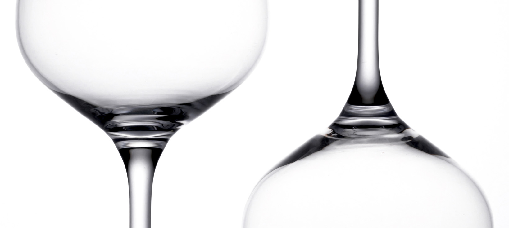 Photo de deux verre à pied vide